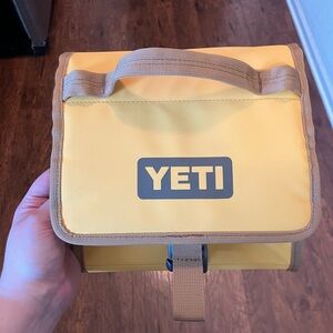 Yeti lunchbox